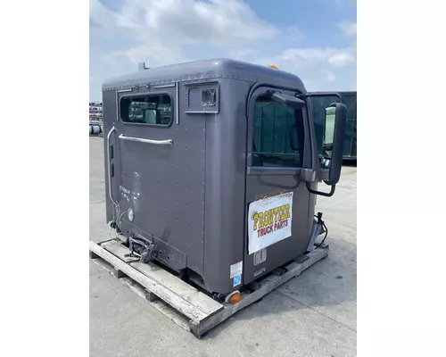 FREIGHTLINER Columbia 112 Cab