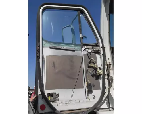 FREIGHTLINER Columbia 112 Door Assembly, Front