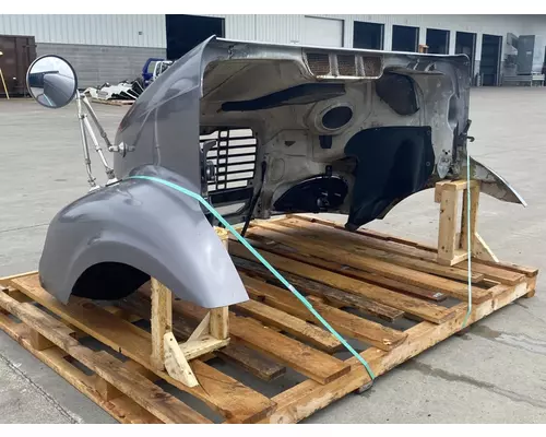 FREIGHTLINER Columbia 112 Hood
