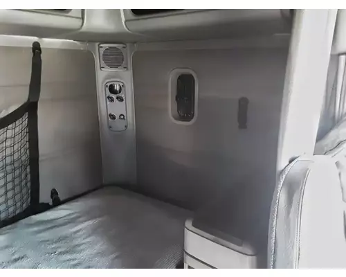 FREIGHTLINER Columbia 120 Cab Assembly