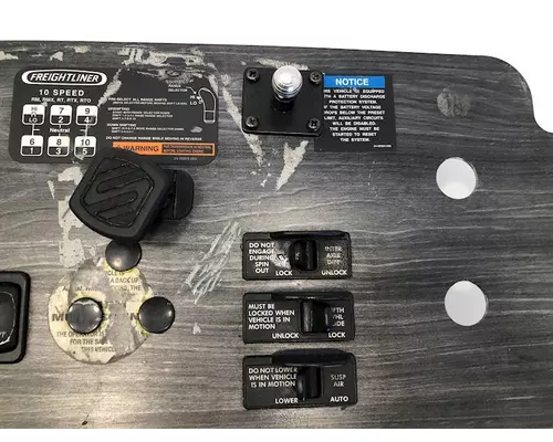 FREIGHTLINER Columbia 120 Dash  Console Switch