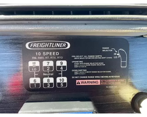 FREIGHTLINER Columbia CL12064ST Vehicle For Sale