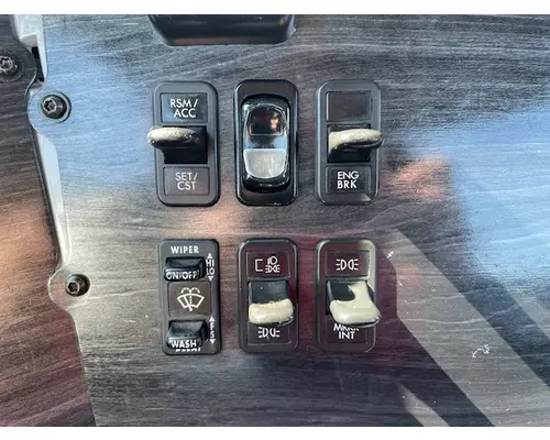 FREIGHTLINER Columbia CL12064ST Vehicle For Sale