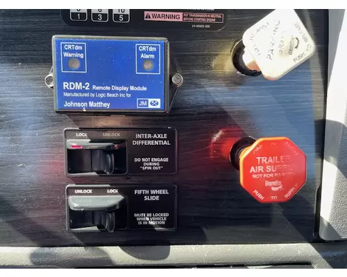 FREIGHTLINER Columbia CL12064ST Vehicle For Sale