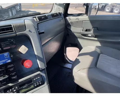 FREIGHTLINER Columbia CL12064ST Vehicle For Sale