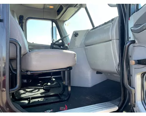 FREIGHTLINER Columbia CL12064ST Vehicle For Sale