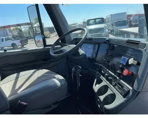 FREIGHTLINER Columbia CL12064ST Vehicle For Sale