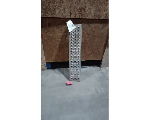 FREIGHTLINER Columbia  Step