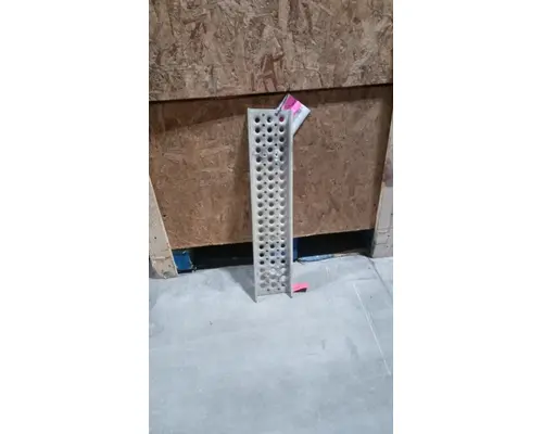 FREIGHTLINER Columbia  Step