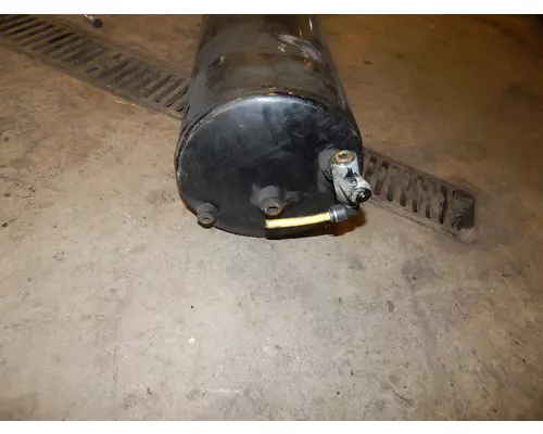 FREIGHTLINER Columbia Air Tanks and Brackets