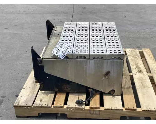 FREIGHTLINER Columbia Battery Box