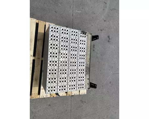 FREIGHTLINER Columbia Battery Box