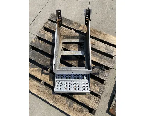 FREIGHTLINER Columbia Battery Box