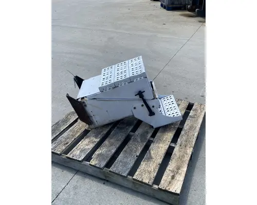 FREIGHTLINER Columbia Battery Box