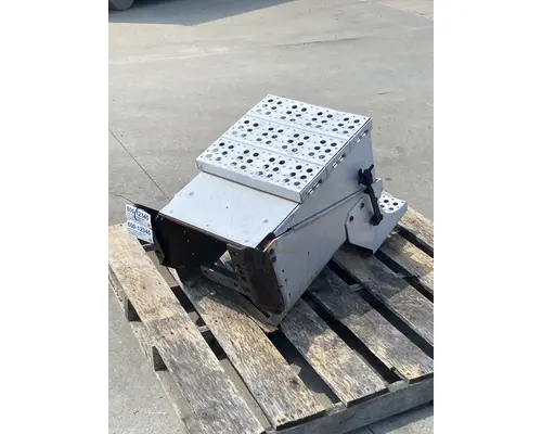 FREIGHTLINER Columbia Battery Box