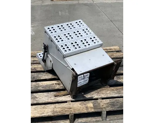 FREIGHTLINER Columbia Battery Box