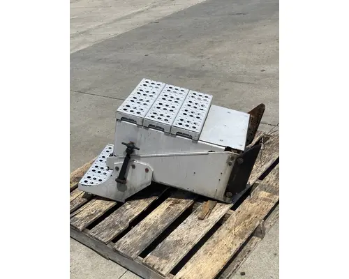 FREIGHTLINER Columbia Battery Box