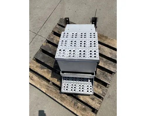 FREIGHTLINER Columbia Battery Box