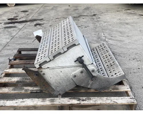 FREIGHTLINER Columbia Battery Box