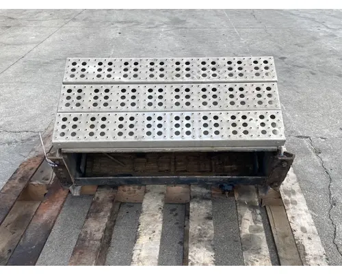 FREIGHTLINER Columbia Battery Box