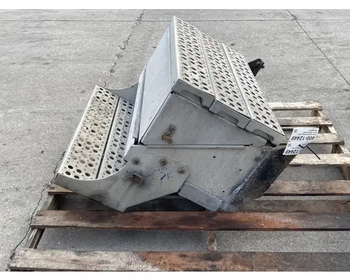 FREIGHTLINER Columbia Battery Box