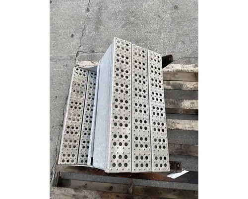 FREIGHTLINER Columbia Battery Box