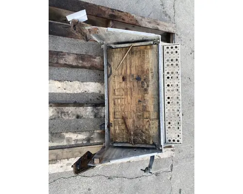 FREIGHTLINER Columbia Battery Box