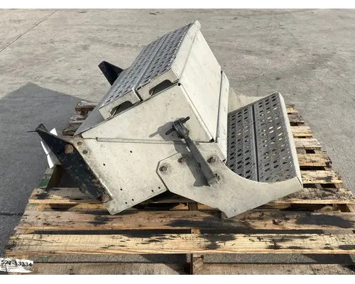 FREIGHTLINER Columbia Battery Box