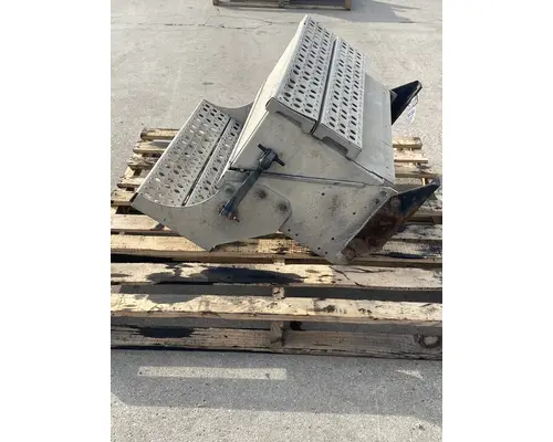FREIGHTLINER Columbia Battery Box