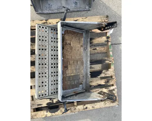 FREIGHTLINER Columbia Battery Box
