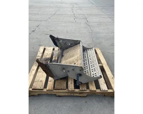 FREIGHTLINER Columbia Battery Box