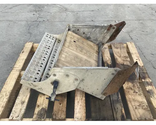 FREIGHTLINER Columbia Battery Box