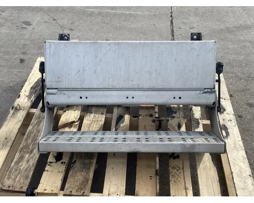 FREIGHTLINER Columbia Battery Box