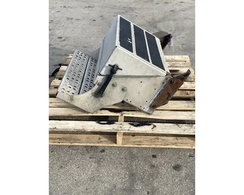 FREIGHTLINER Columbia Battery Box