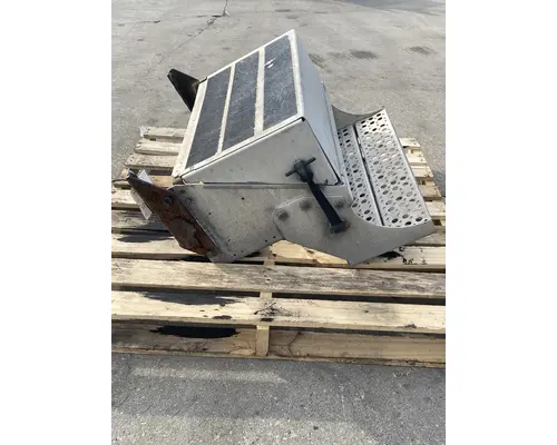 FREIGHTLINER Columbia Battery Box
