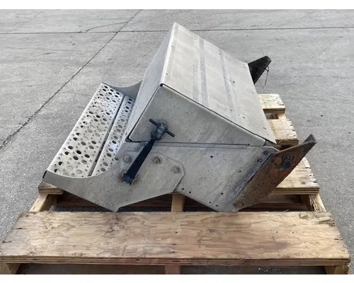 FREIGHTLINER Columbia Battery Box
