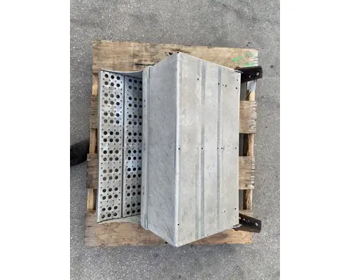 FREIGHTLINER Columbia Battery Box