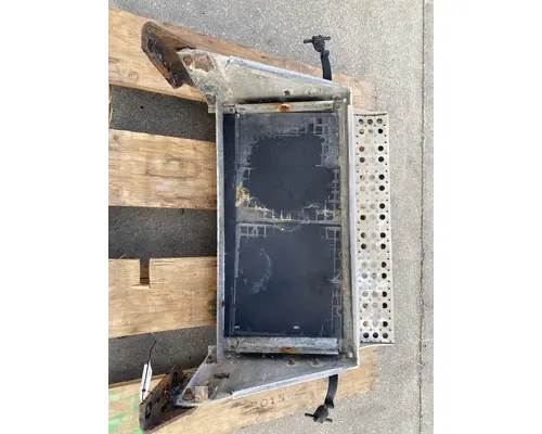 FREIGHTLINER Columbia Battery Box