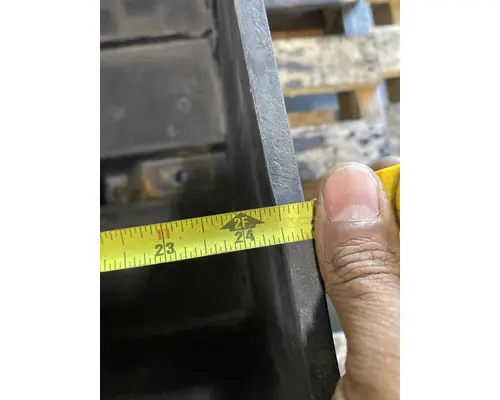 FREIGHTLINER Columbia Battery Box