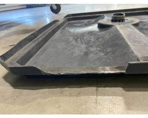 FREIGHTLINER Columbia Battery Box