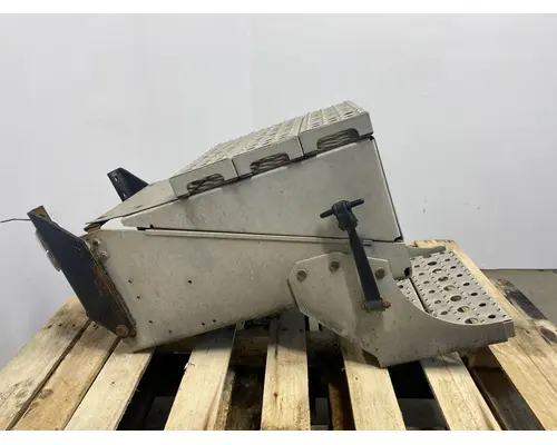 FREIGHTLINER Columbia Battery Box