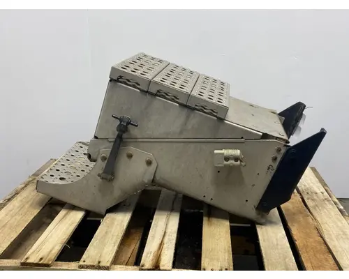 FREIGHTLINER Columbia Battery Box