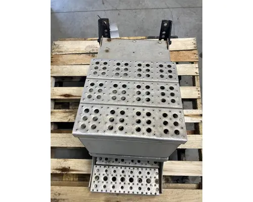 FREIGHTLINER Columbia Battery Box