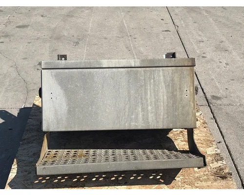 FREIGHTLINER Columbia Battery Box