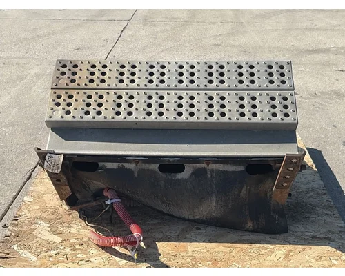 FREIGHTLINER Columbia Battery Box