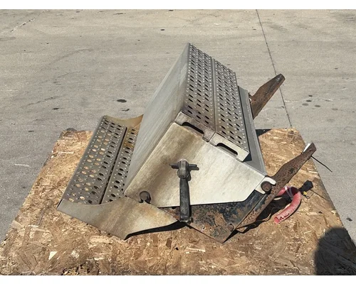 FREIGHTLINER Columbia Battery Box