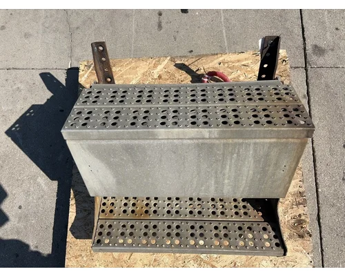 FREIGHTLINER Columbia Battery Box