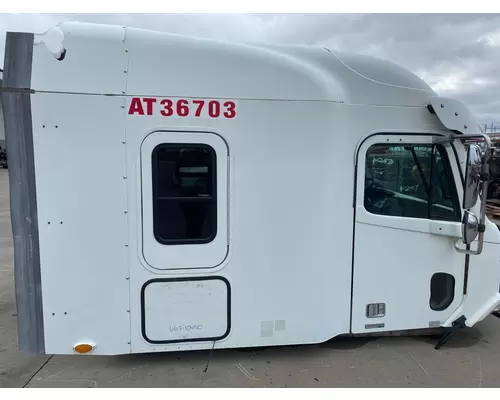 FREIGHTLINER Columbia Cab