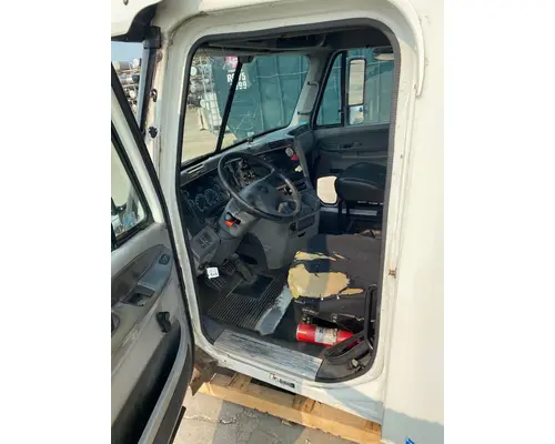 FREIGHTLINER Columbia Cab