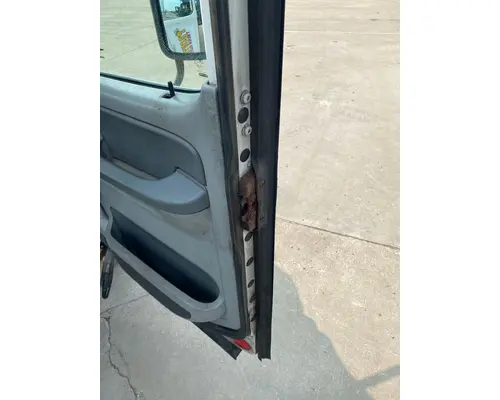 FREIGHTLINER Columbia Cab